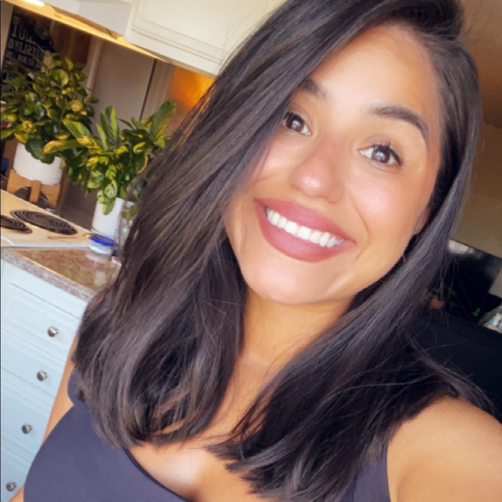 Hi Everyone! I’m Dominique, welcome to my closet!